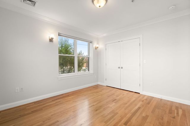 156 Green St 205, Boston, MA 02130