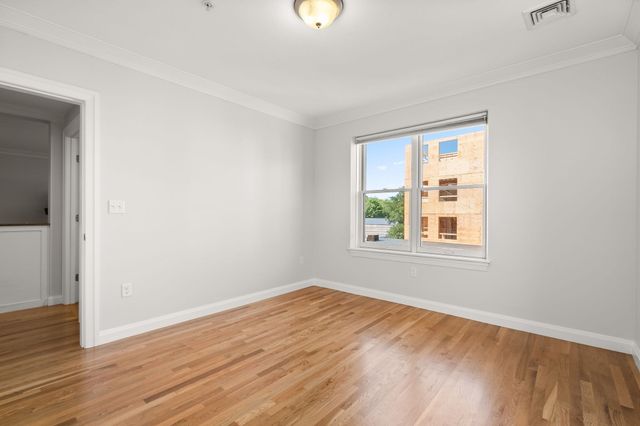 156 Green St 205, Boston, MA 02130
