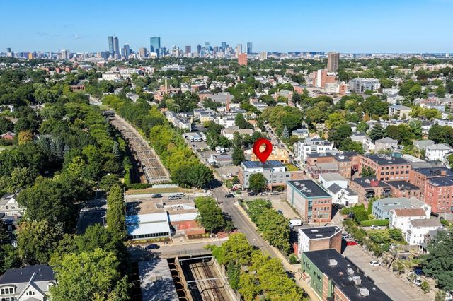 156 Green St 205, Boston, MA 02130