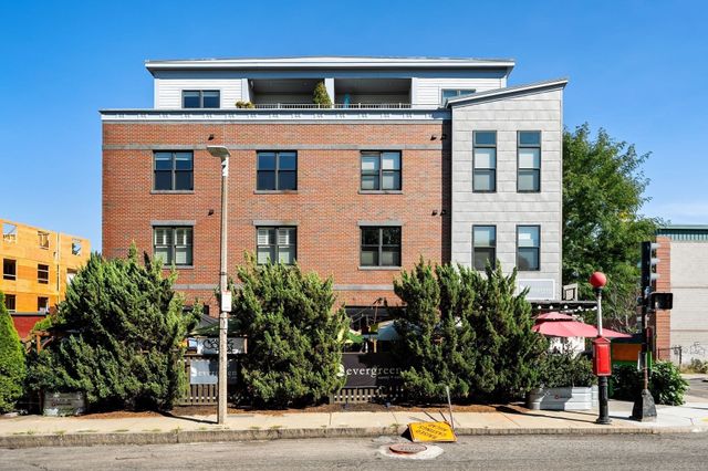 156 Green St 205, Boston, MA 02130