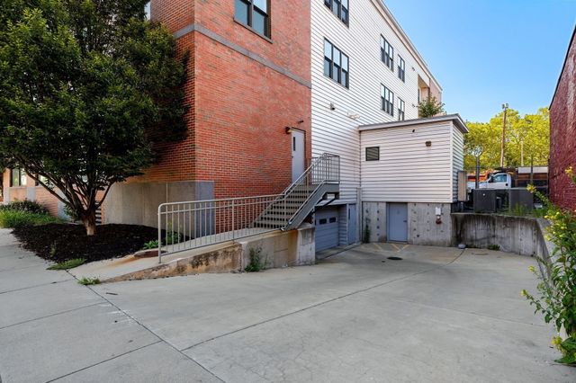 156 Green St 205, Boston, MA 02130