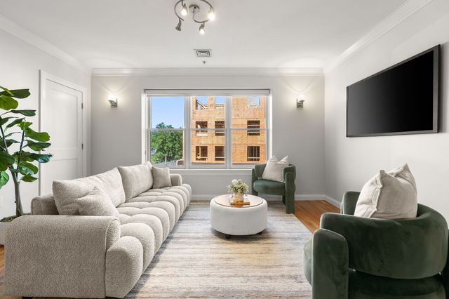 156 Green St 205, Boston, MA 02130