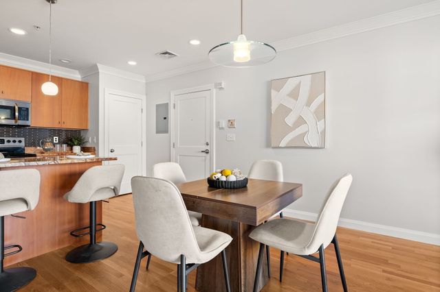 156 Green St 205, Boston, MA 02130