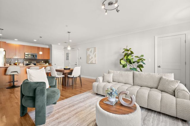156 Green St 205, Boston, MA 02130