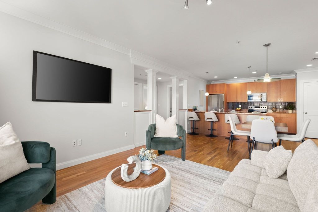 156 Green St 205, Boston, MA 02130
