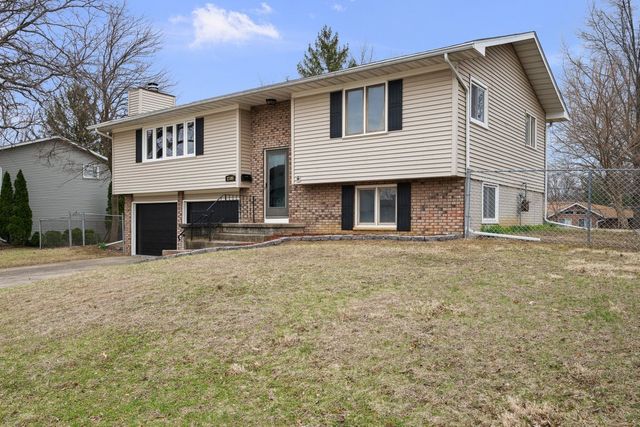 2501 E 34th Street Court, Davenport, IA 52807