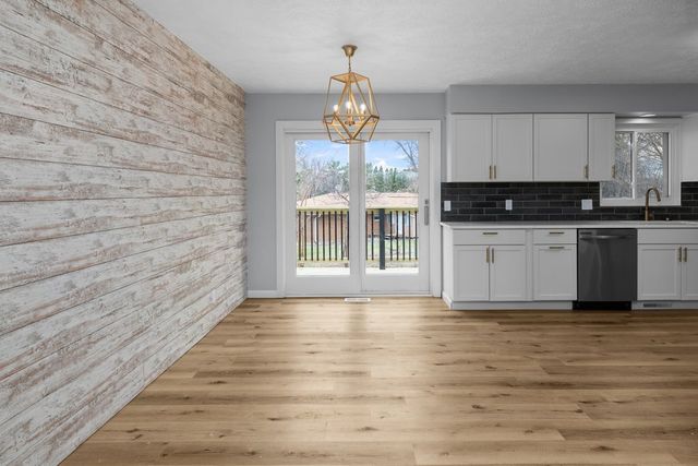 2501 E 34th Street Court, Davenport, IA 52807