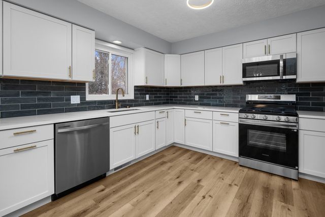 2501 E 34th Street Court, Davenport, IA 52807