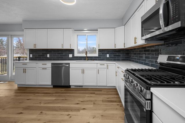 2501 E 34th Street Court, Davenport, IA 52807