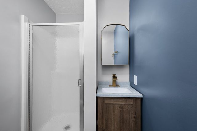 2501 E 34th Street Court, Davenport, IA 52807