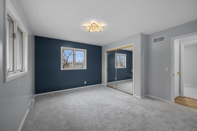 2501 E 34th Street Court, Davenport, IA 52807