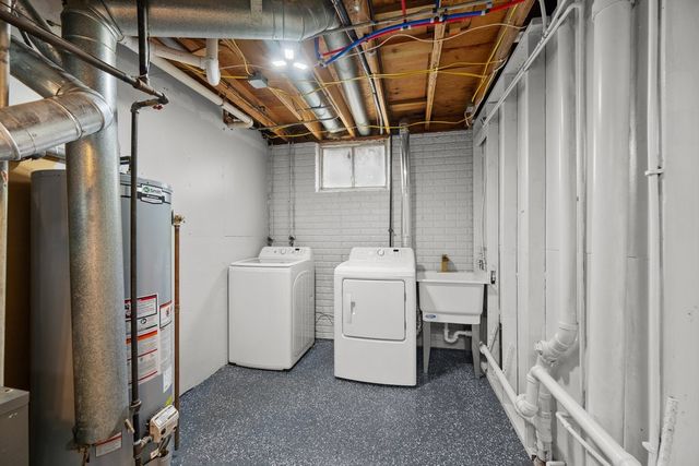 2501 E 34th Street Court, Davenport, IA 52807