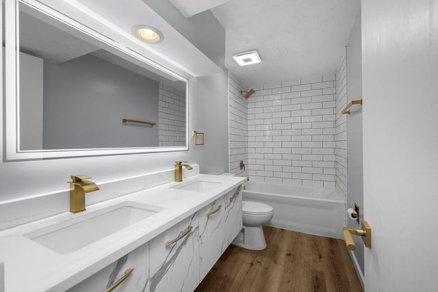 2501 E 34th Street Court, Davenport, IA 52807