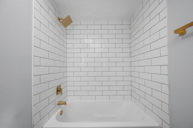 2501 E 34th Street Court, Davenport, IA 52807