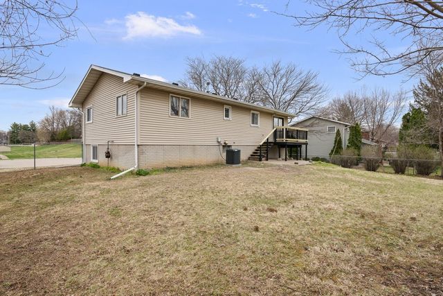 2501 E 34th Street Court, Davenport, IA 52807