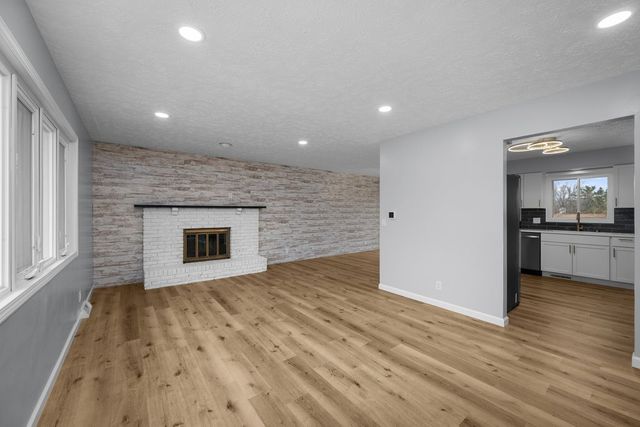 2501 E 34th Street Court, Davenport, IA 52807