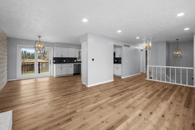 2501 E 34th Street Court, Davenport, IA 52807