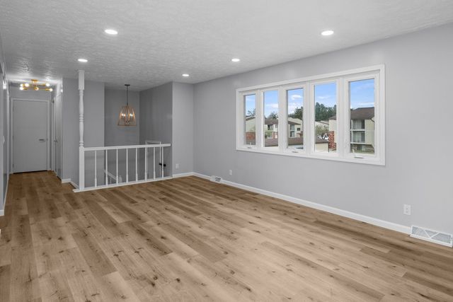 2501 E 34th Street Court, Davenport, IA 52807