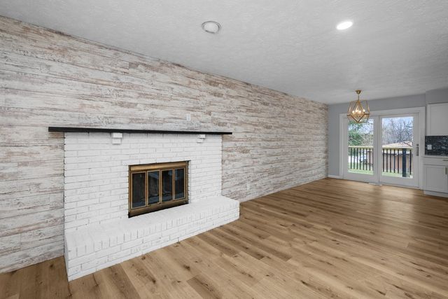 2501 E 34th Street Court, Davenport, IA 52807