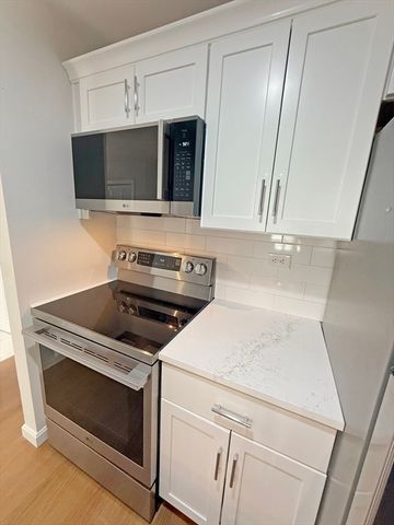 1 Whittier Ln 1, Easton, MA 02356