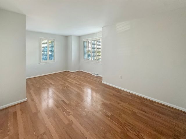 1 Whittier Ln 1, Easton, MA 02356