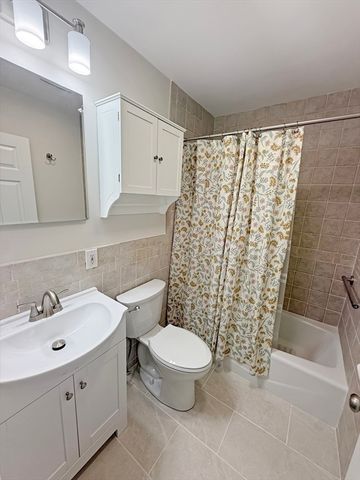 1 Whittier Ln 1, Easton, MA 02356