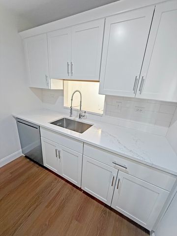 1 Whittier Ln 1, Easton, MA 02356