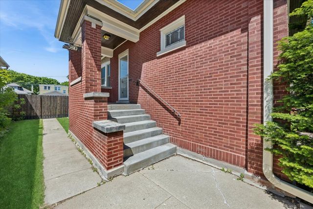 3810 N Mozart Street, Chicago, IL 60618