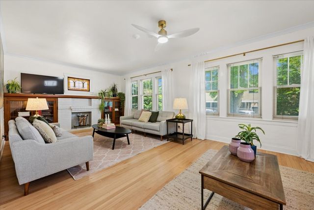 3810 N Mozart Street, Chicago, IL 60618
