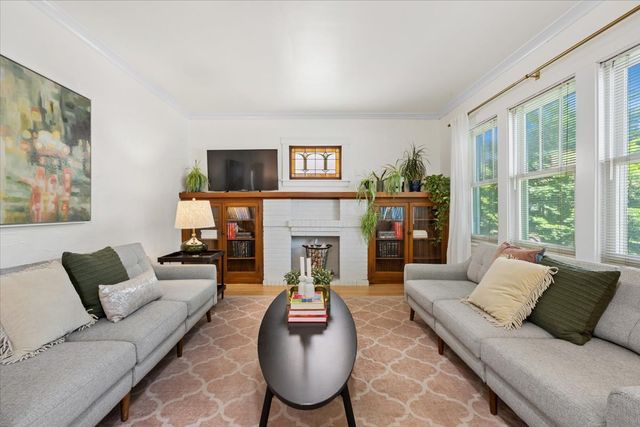 3810 N Mozart Street, Chicago, IL 60618