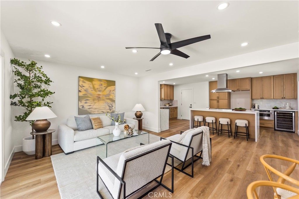 Image 11 of property listing at 2218 Lewis, Santa Ana, CA 92706