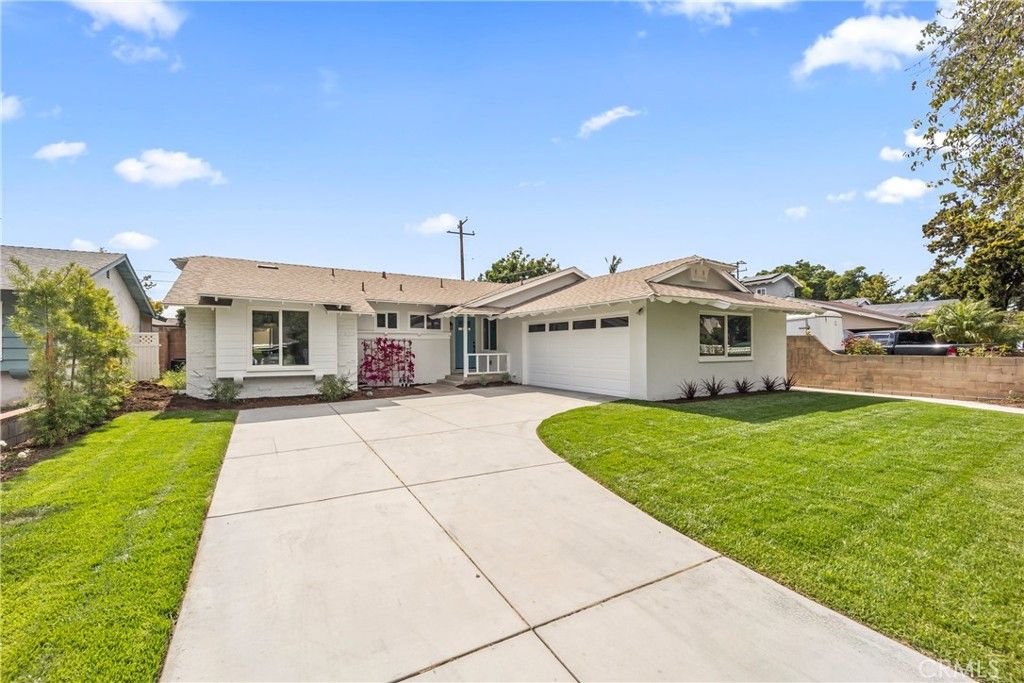 Image 3 of property listing at 2218 Lewis, Santa Ana, CA 92706