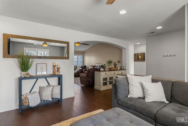 12414 Lavina Avenue, Bakersfield, CA 93312