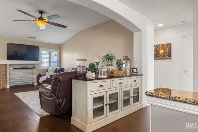 12414 Lavina Avenue, Bakersfield, CA 93312