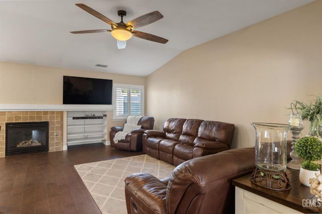 12414 Lavina Avenue, Bakersfield, CA 93312