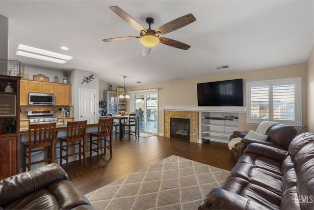 12414 Lavina Avenue, Bakersfield, CA 93312