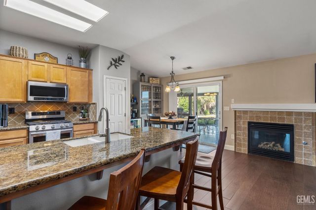 12414 Lavina Avenue, Bakersfield, CA 93312