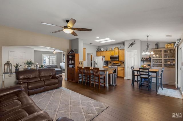 12414 Lavina Avenue, Bakersfield, CA 93312