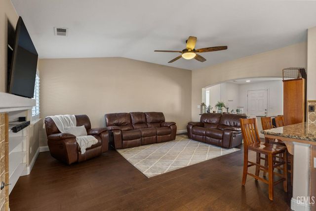 12414 Lavina Avenue, Bakersfield, CA 93312