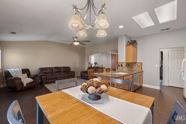 12414 Lavina Avenue, Bakersfield, CA 93312