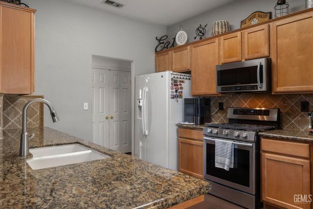 12414 Lavina Avenue, Bakersfield, CA 93312