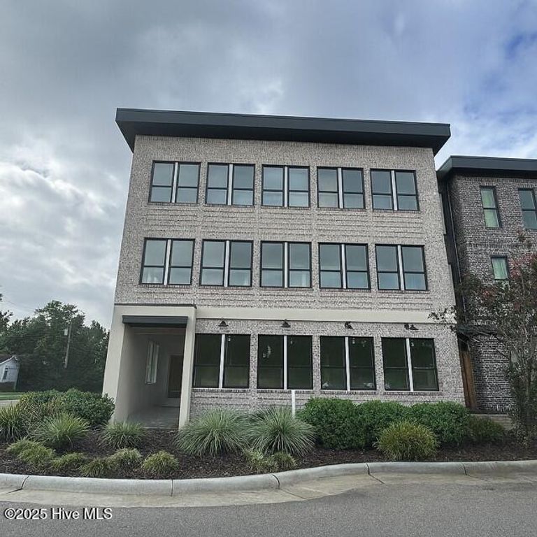 1124 Castle Street 101, Wilmington, NC 28401