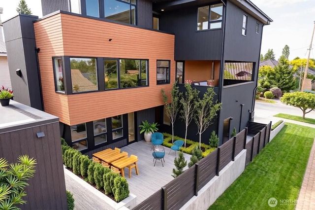 311 NE 59th Street, Seattle, WA 98105