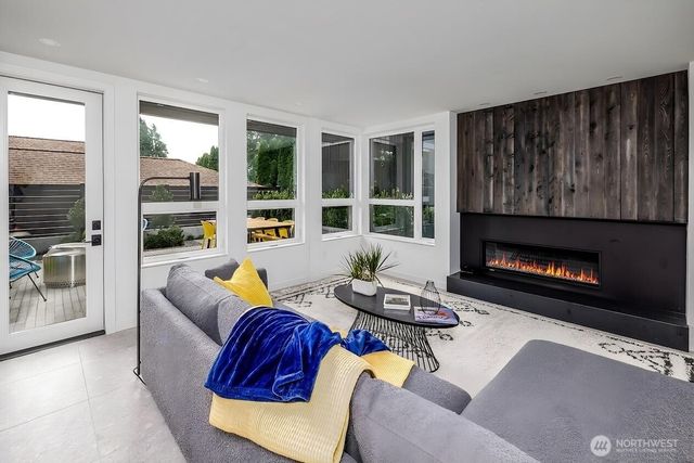 311 NE 59th Street, Seattle, WA 98105