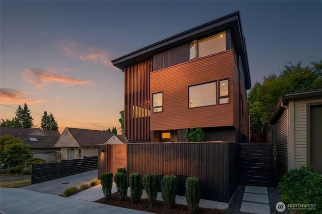 311 NE 59th Street, Seattle, WA 98105