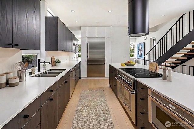 311 NE 59th Street, Seattle, WA 98105