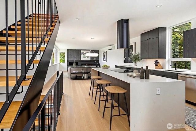 311 NE 59th Street, Seattle, WA 98105