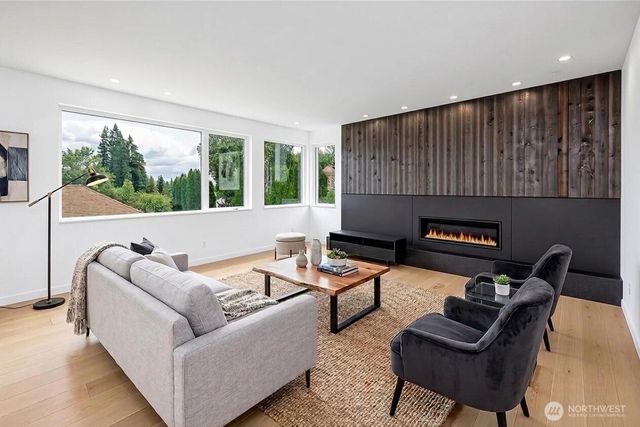 311 NE 59th Street, Seattle, WA 98105