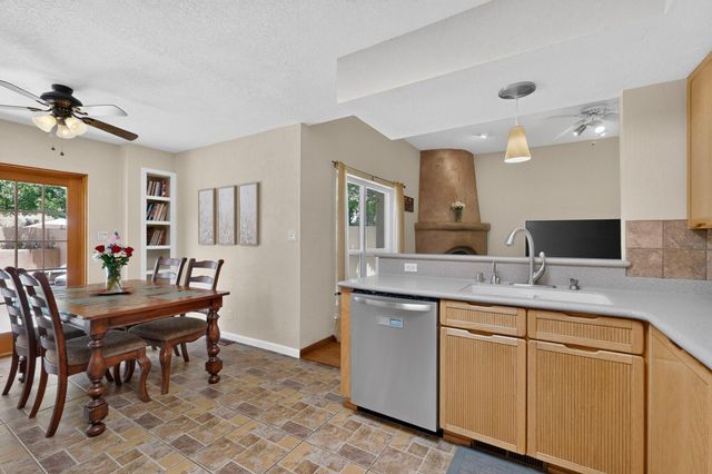 5912 Canyon Crest Place NE, Albuquerque, NM 87111