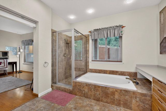 5912 Canyon Crest Place NE, Albuquerque, NM 87111